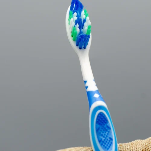 MEDIUM 6X FRESH CLEAN PERKINS TOOTHBRUSH